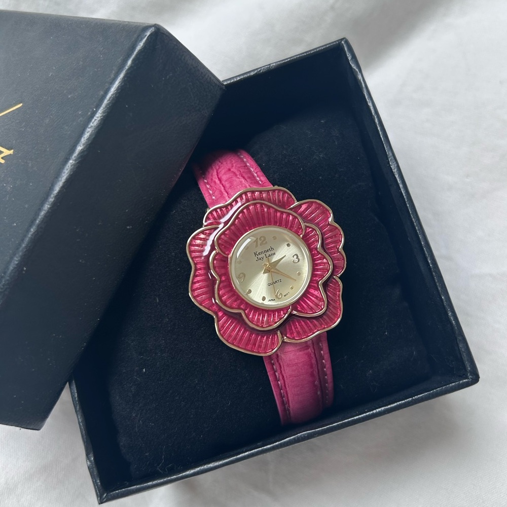 NEW IN BOX 🌸Pink Floral Women's Watch